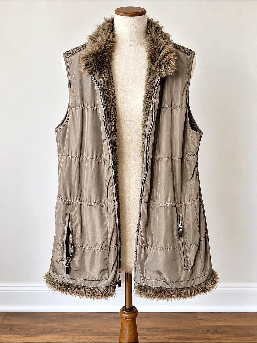 Chico'Small Nylon Fur Trim Puffer Vest Brown & Gray Small